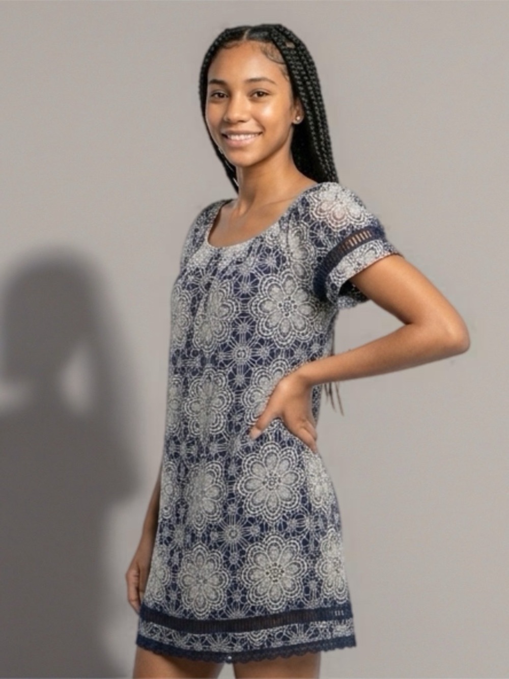 Luxology Navy & White Floral Lace‎ Dress – Size 8 – Short Sleeve Elegant Overlay